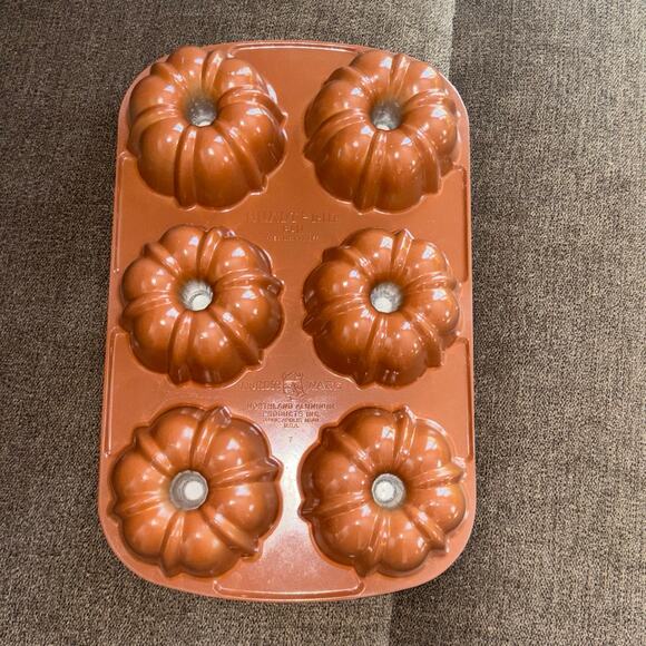 Nordic Ware Classic Mini 6 Bundt Cake Pan Muffin Heavy Aluminum Made in USA - Picture 8 of 8